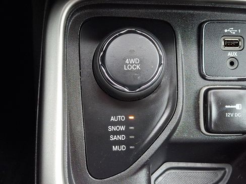 Used 2019 Jeep Compass Latitude image 24