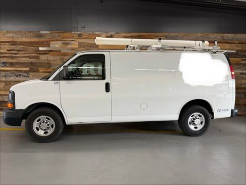 Used 2014 Chevrolet Express 2500 RWD image 9