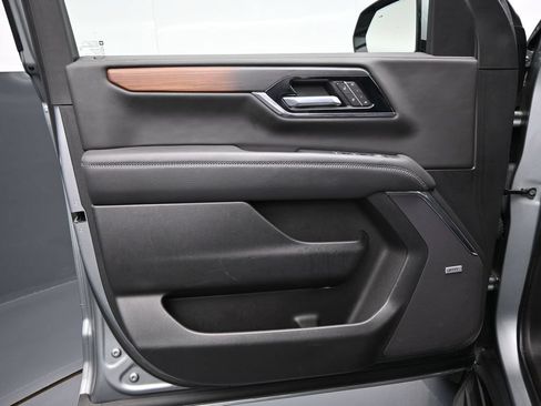 Used 2025 GMC Yukon XL Denali AWD/4WD image 10