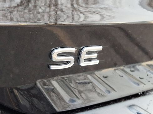 Certified 2024 Volkswagen Taos SE image 31