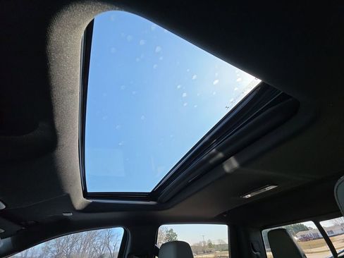 Certified 2022 Chevrolet Silverado 1500 ZR2 w/ Technology Package image 19