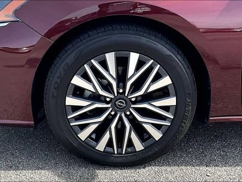 Used 2024 Nissan Altima 2.5 SV FWD image 31