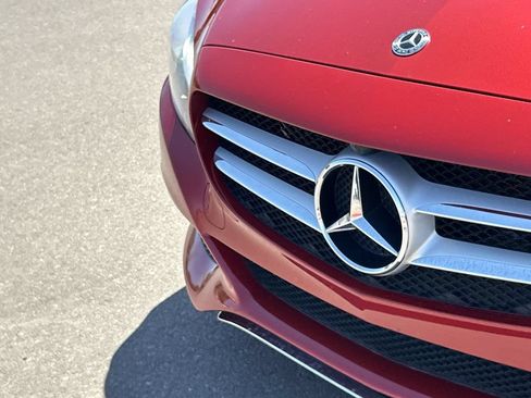Used 2018 Mercedes-Benz C 300 Sedan image 32