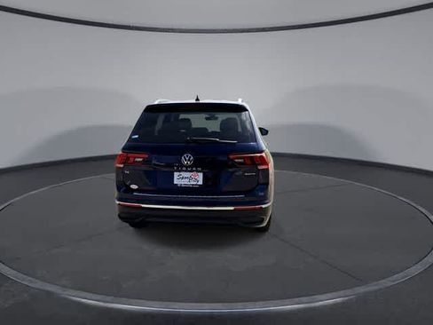 Used 2022 Volkswagen Tiguan SE w/ Panoramic Sunroof Package AWD/4WD image 7