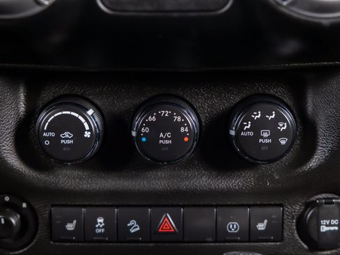 Used 2014 Jeep Wrangler Unlimited Rubicon w/ Max Tow Package AWD/4WD image 28