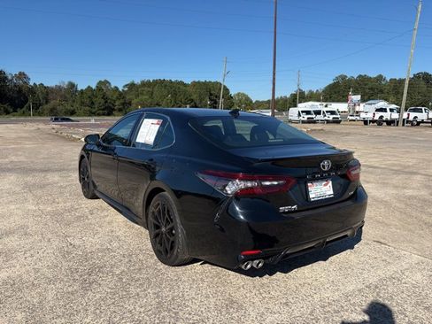 Used 2022 Toyota Camry XSE image 6