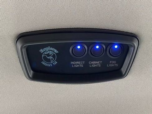 Used 2019 Mercedes-Benz Metris Passenger image 36