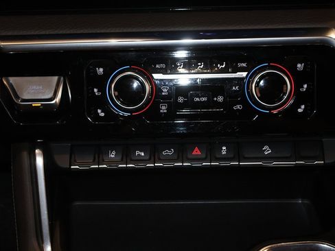 Used 2024 GMC Sierra 2500 Denali w/ Denali Reserve Package image 35