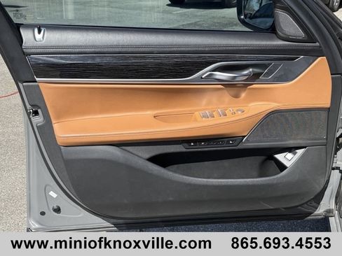 Used 2022 BMW 740i w/ Premium Package image 13