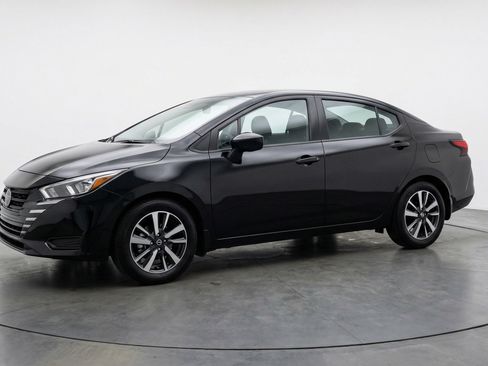 Used 2025 Nissan Versa SV image 3