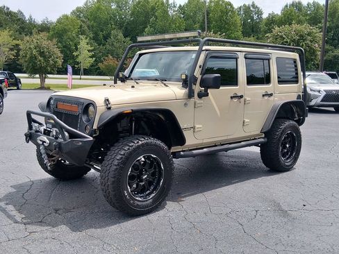 Used 2011 Jeep Wrangler Unlimited Sahara w/ Connectivity Group AWD/4WD image 8