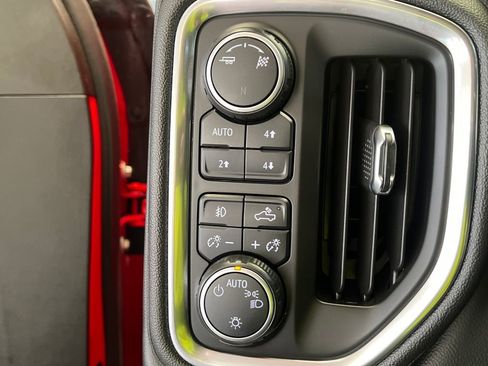Used 2019 Chevrolet Silverado 1500 RST AWD/4WD image 33