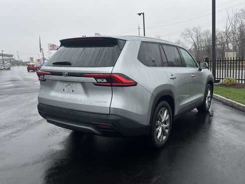 Used 2024 Toyota Grand Highlander Limited image 3