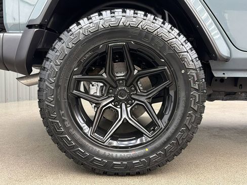 Used 2025 Jeep Wrangler Unlimited Sahara w/ Safety Group AWD/4WD image 11