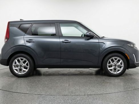 Used 2025 Kia Soul LX w/ LX Technology Package image 11
