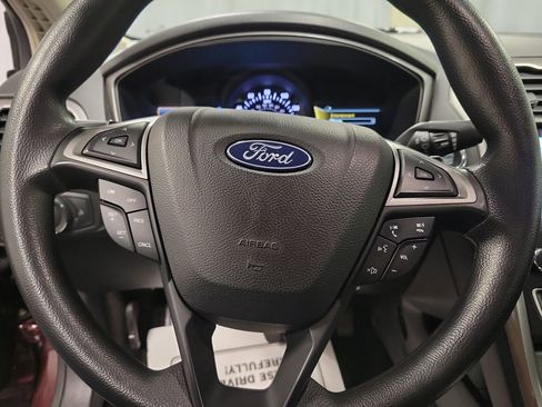 Used 2018 Ford Fusion SE w/ Fusion SE Technology Package image 17