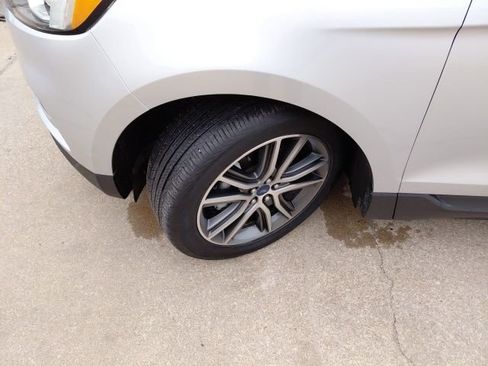 Used 2019 Ford Edge Titanium image 36