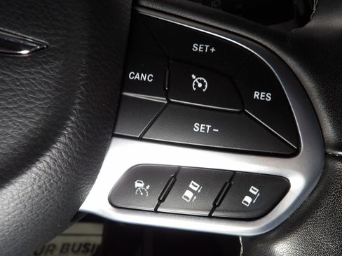 Used 2022 Chrysler Pacifica Touring-L w/ Uconnect Theater Family Group image 33