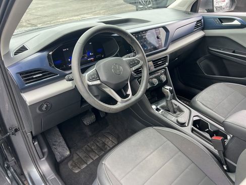 Used 2023 Volkswagen Taos SE w/ Panoramic Sunroof Package image 15