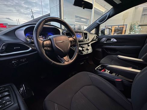 Used 2018 Chrysler Pacifica Touring Plus w/ S Appearance Package image 15