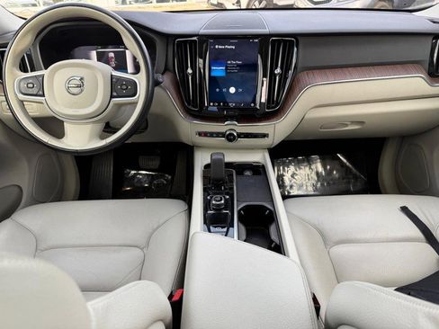 Certified 2022 Volvo XC60 B5 Momentum w/ Advanced Package image 12