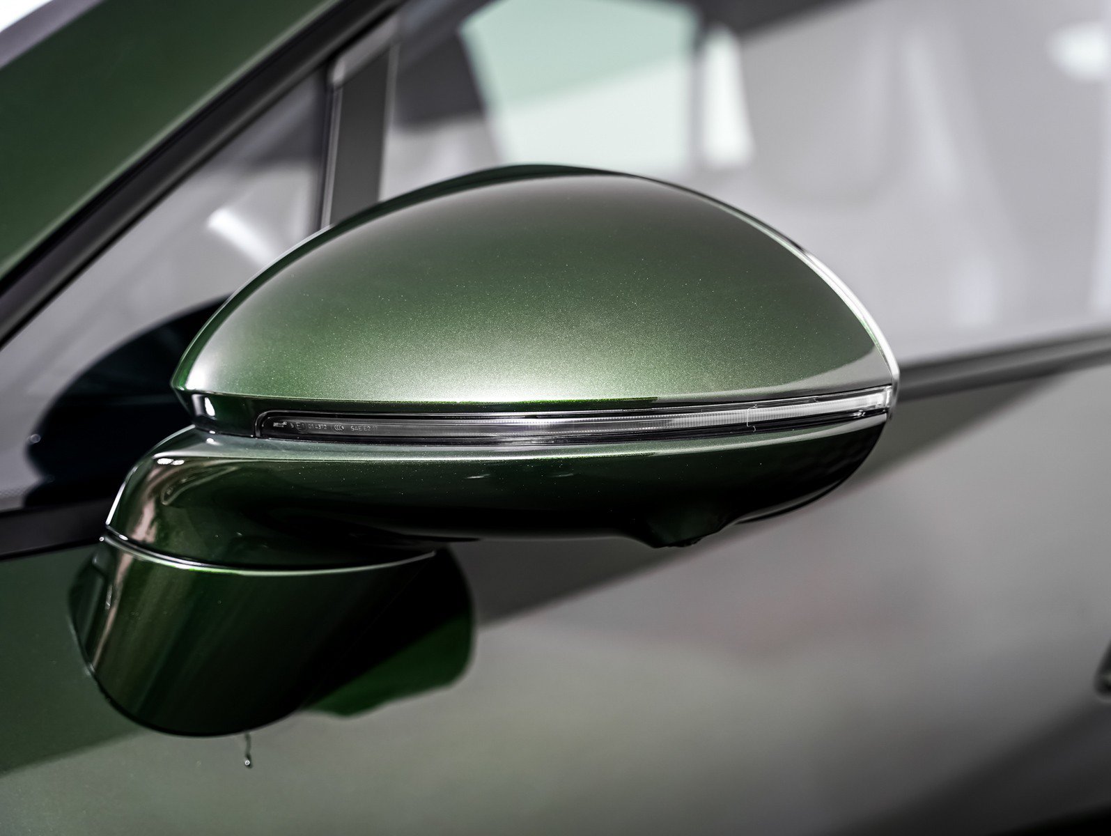 Certified 2025 Porsche Macan 4 Electric AWD/4WD image 27