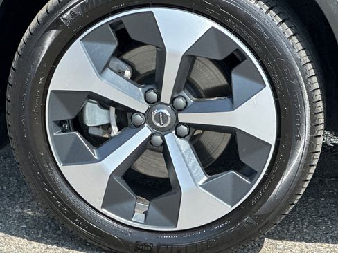 Certified 2026 Volvo XC40 B5 Plus AWD/4WD image 34