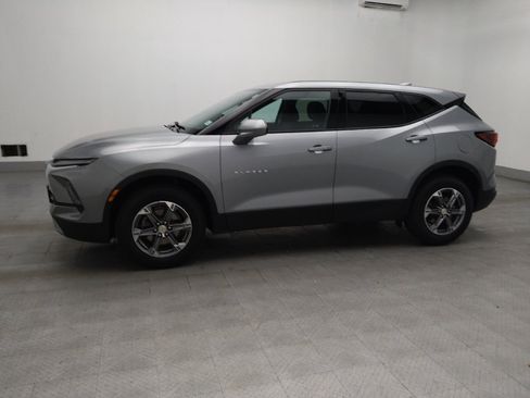 Used 2023 Chevrolet Blazer LT FWD image 2