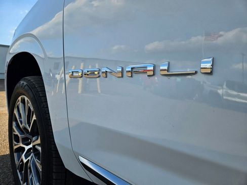 New 2026 GMC Yukon Denali AWD/4WD image 32