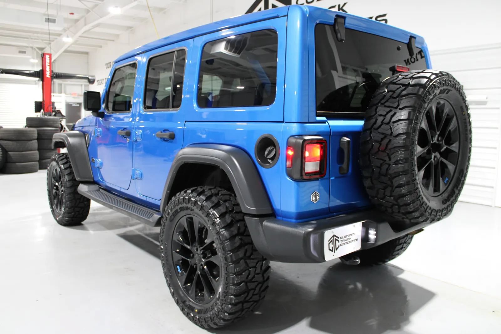 Used 2022 Jeep Wrangler Unlimited Sport AWD/4WD image 38