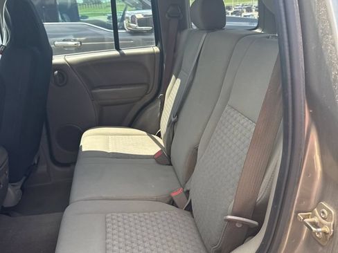 Used 2006 Jeep Liberty Sport AWD/4WD image 7