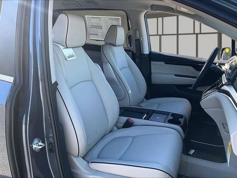 New 2026 Honda Odyssey Touring image 11