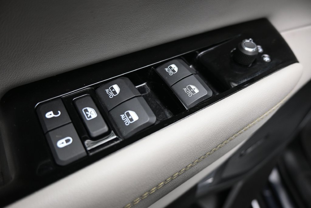 Used 2025 Jeep Wagoneer 4WD image 11