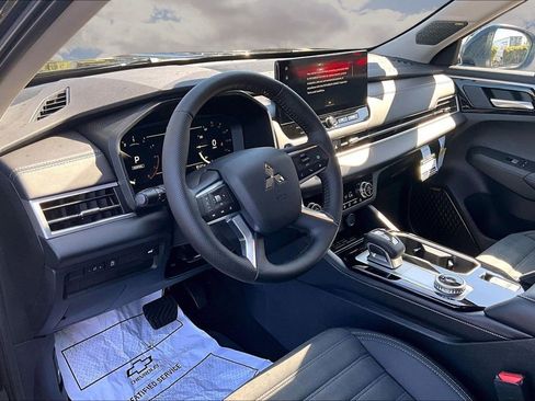 New 2026 Mitsubishi Outlander FWD image 6