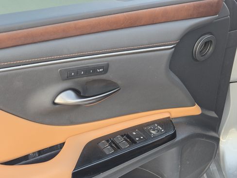 Certified 2023 Lexus ES 350 w/ Premium Package FWD image 8
