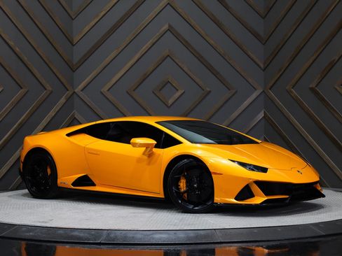 Used 2020 Lamborghini Huracan EVO image 13