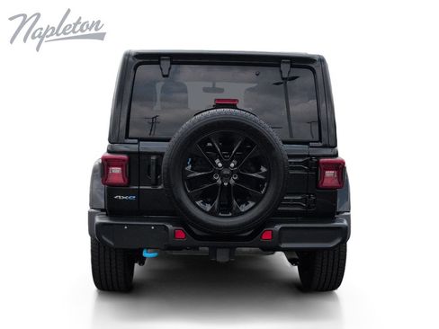Used 2022 Jeep Wrangler Unlimited Sahara w/ Cold Weather Group AWD/4WD image 4