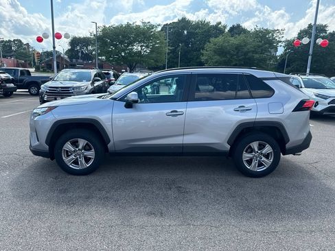 Used 2025 Toyota RAV4 XLE AWD/4WD image 4