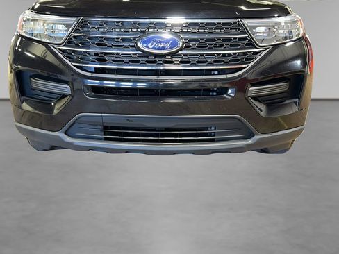 Used 2023 Ford Explorer XLT image 13