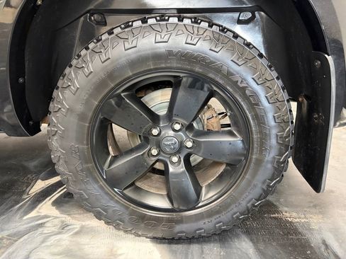 Used 2018 RAM 1500 SLT image 22