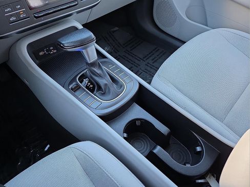 Used 2025 Hyundai Kona SEL image 25