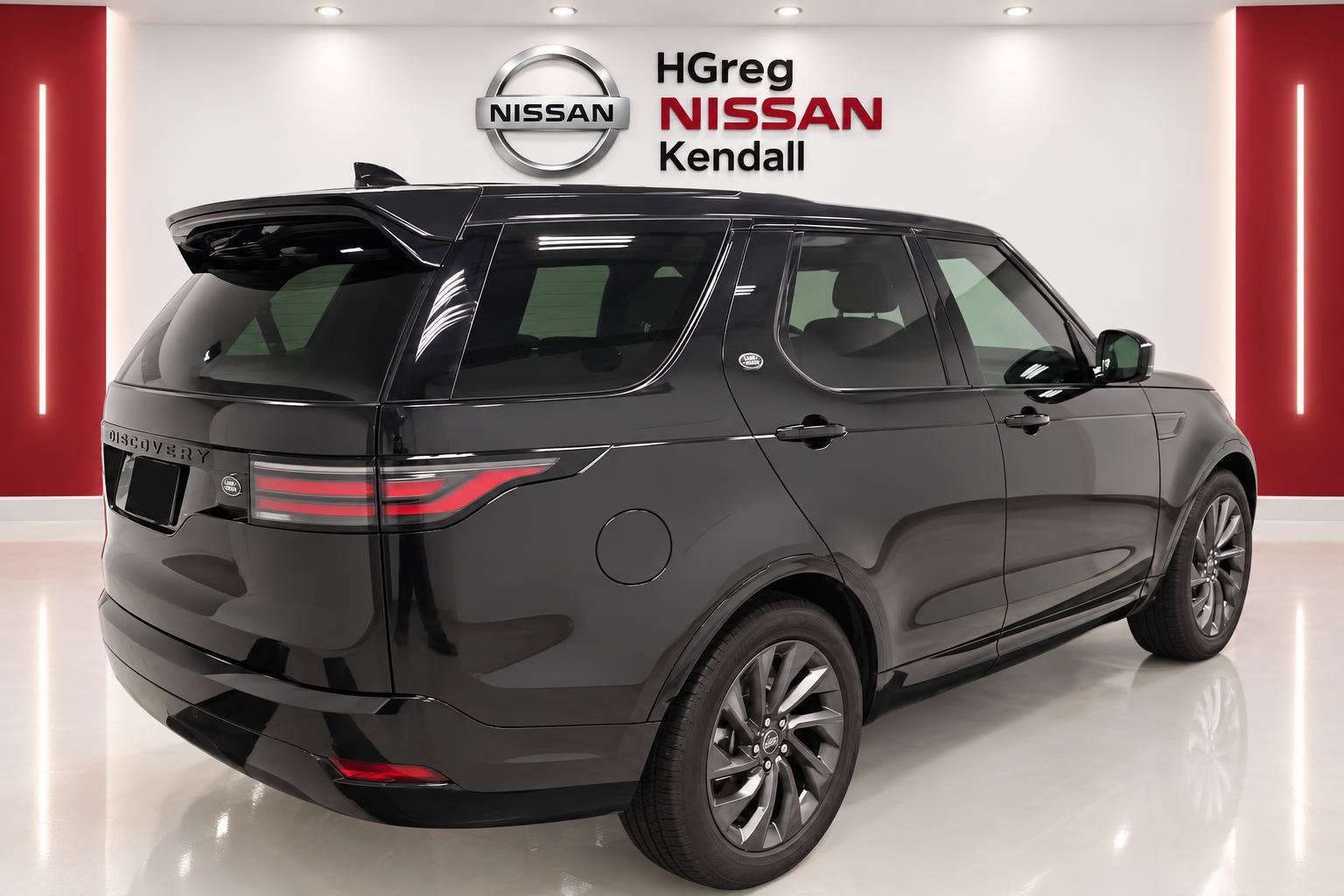 Used 2023 Land Rover Discovery S R-Dynamic AWD/4WD image 4
