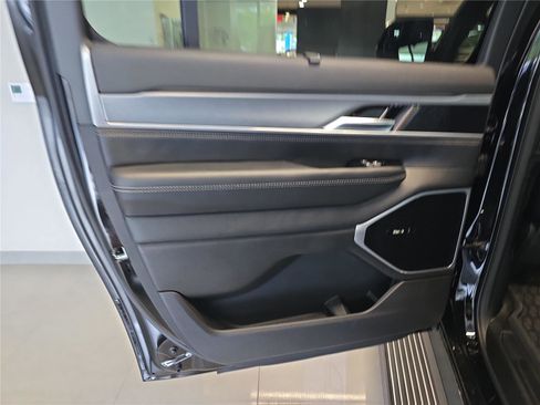 New 2026 Jeep Grand Wagoneer L Limited AWD/4WD image 11