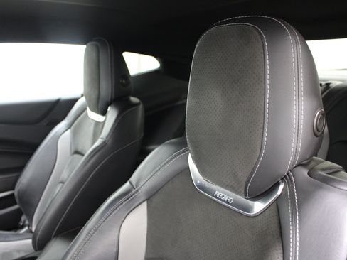 Used 2020 Chevrolet Camaro SS RWD image 4