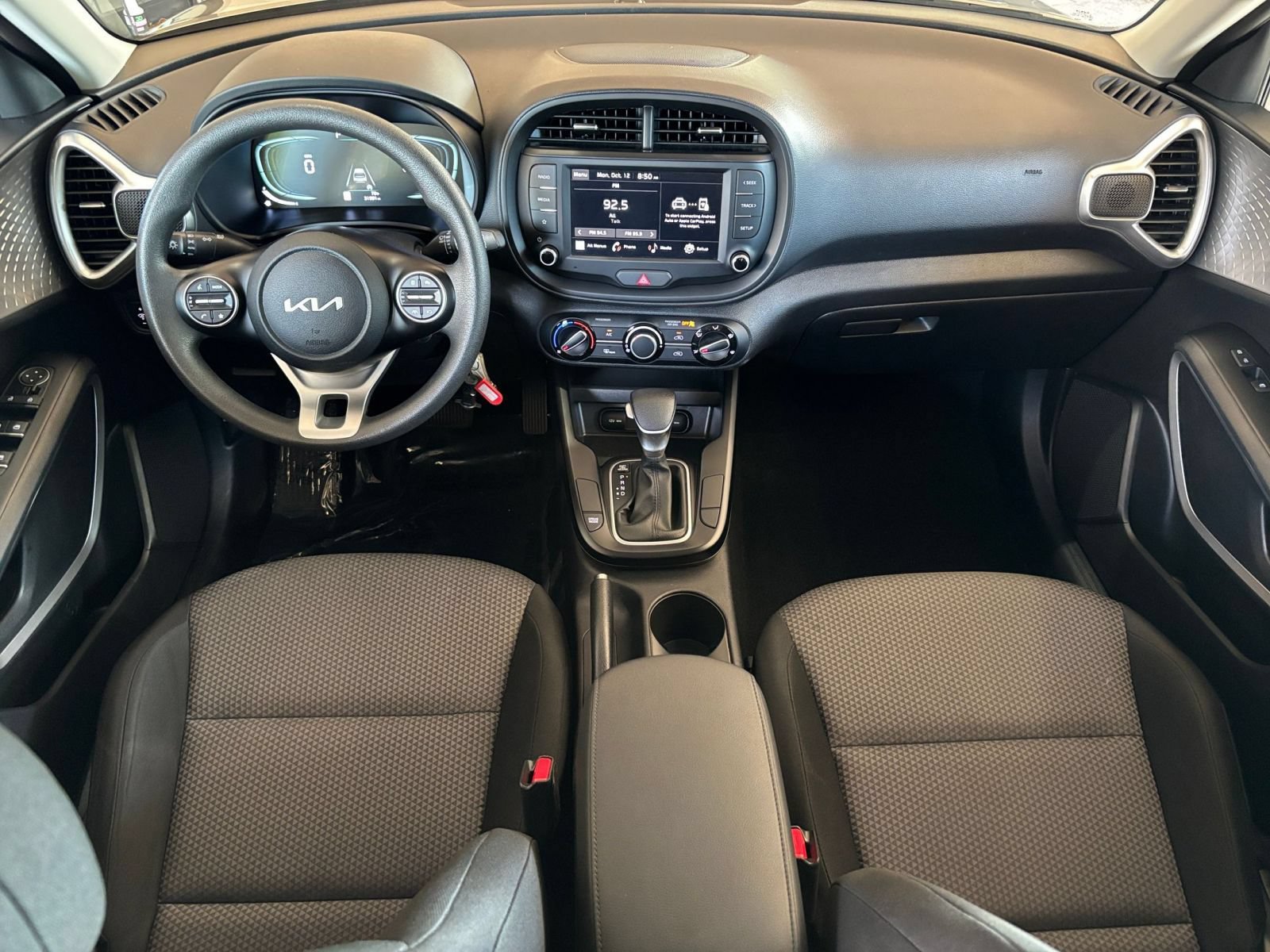 Used 2025 Kia Soul LX w/ LX Technology Package FWD image 30