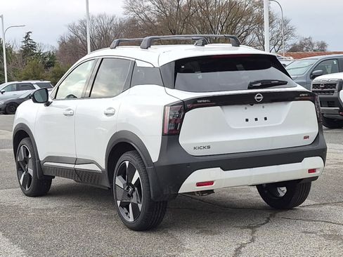 New 2026 Nissan Kicks SR image 4