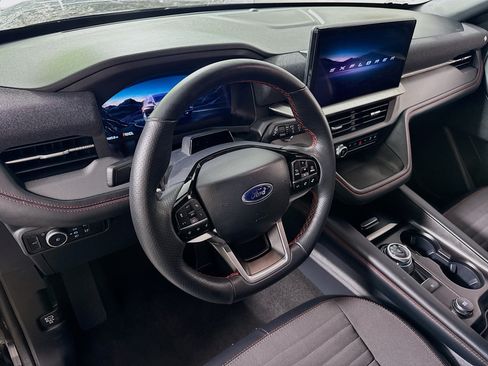 Used 2025 Ford Explorer ST-Line w/ ST-Line Street Pack AWD/4WD image 12