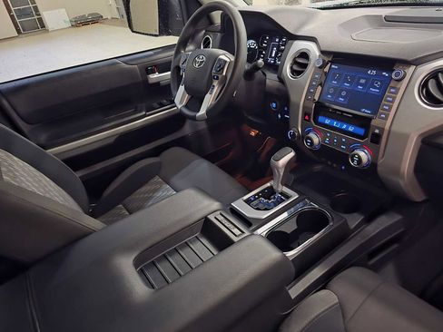 Used 2020 Toyota Tundra SR5 w/ TRD Off-Road Package AWD/4WD image 28