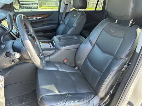 Used 2020 Cadillac Escalade Luxury AWD/4WD image 25