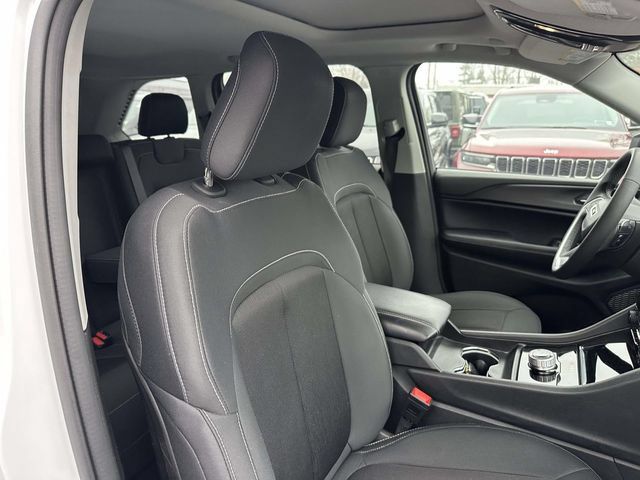 Certified 2024 Jeep Grand Cherokee Laredo X AWD/4WD image 25